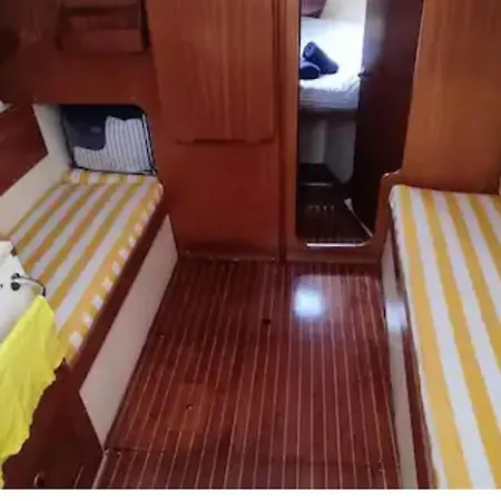 Hotel en barco Precioso Barco A 25 Min De Barcelona